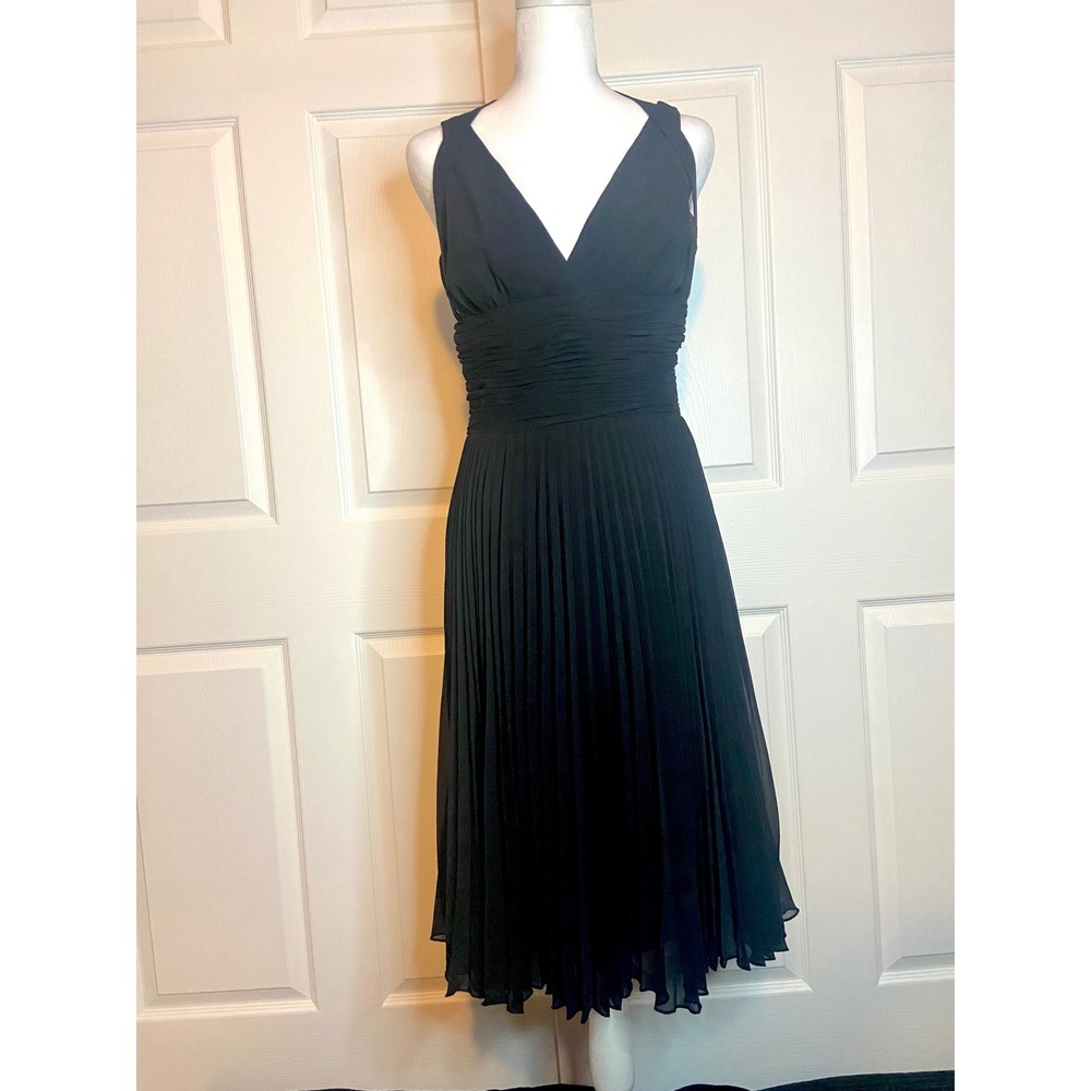 Laundry by Shelli Segal Black Pleated V-Neck Cocktail Dress Size 6 L3363